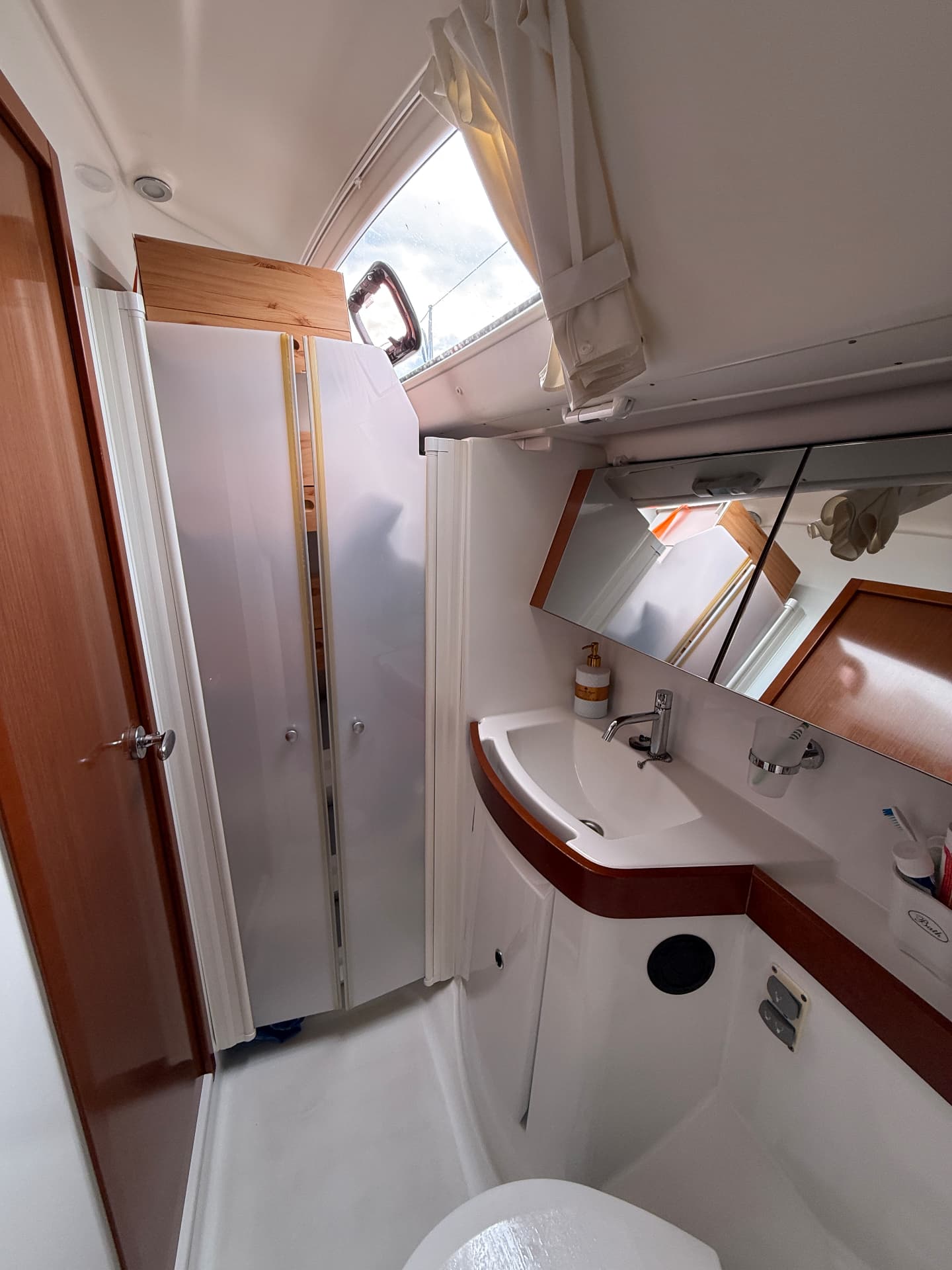 Separate shower compartment in the heads