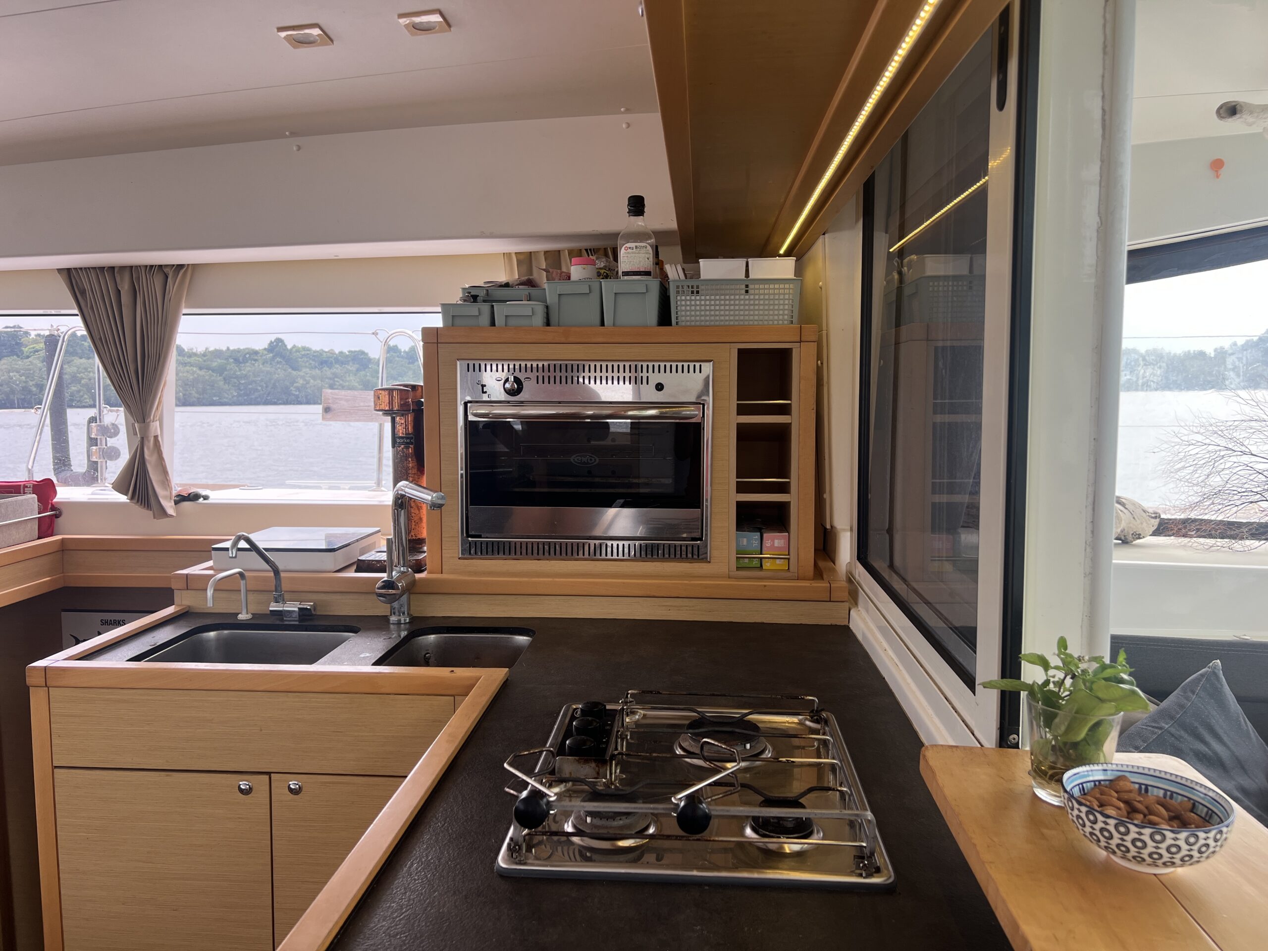 Elsa — 2017 Lagoon 400 S2 catamaran