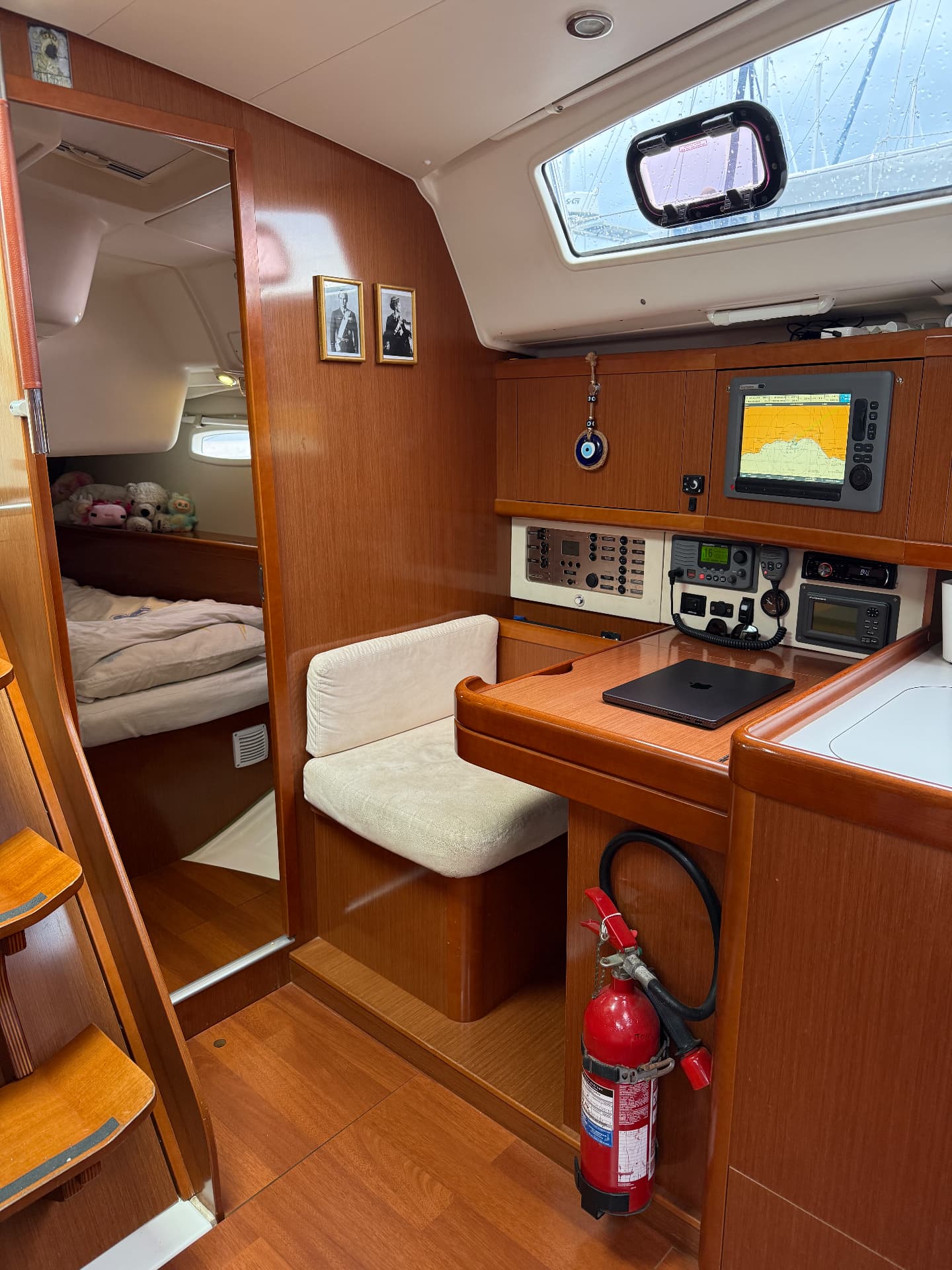 Navigation station with chartplotter, VHF and electrical panel