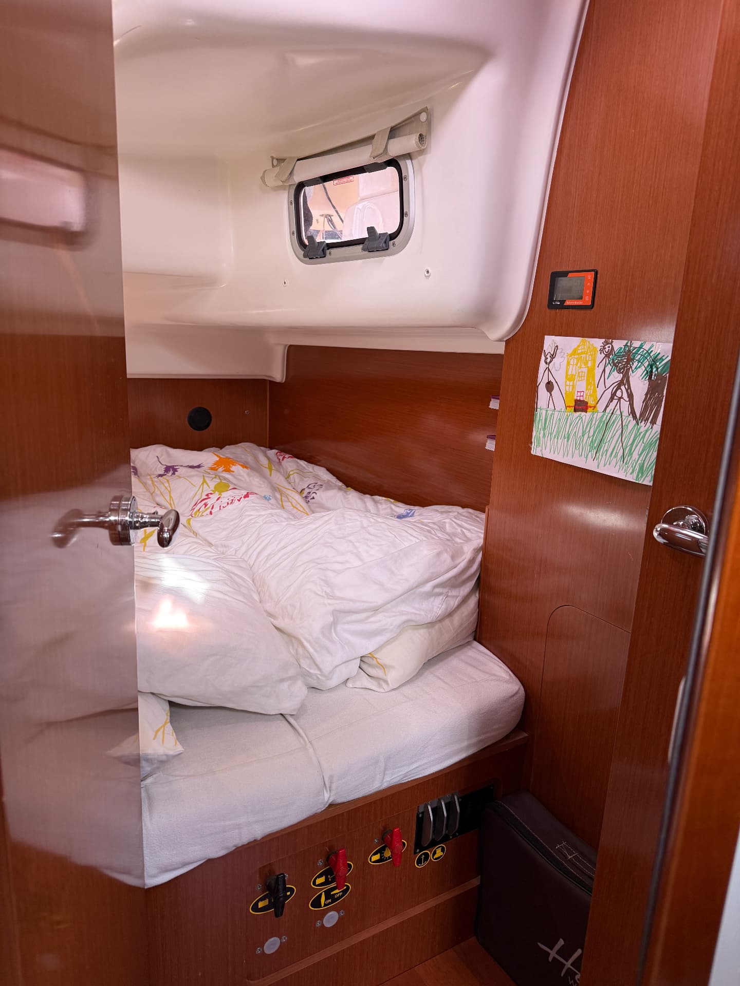 Second aft double cabin with reading light